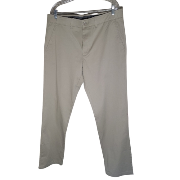 Haggar Other - Haggar in motion men active flat front pants size 36x34